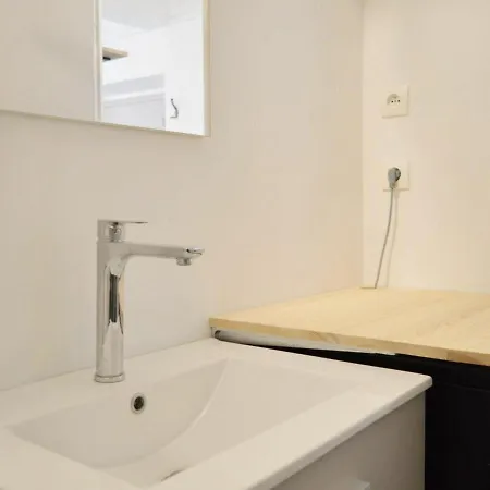 Cosy A 2 Min De La Et Des Commerces - Vieil - Fr-1-252-143 Apartment Antibes